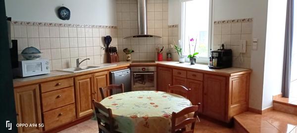 Pézenas (34120) 7 minutes de Pézenas. Superbe maison rénovée avec très grand garage et grand patio.