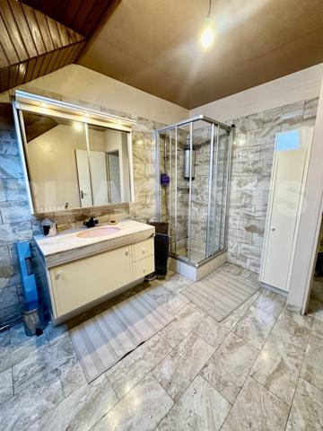 Maison - 10 piéces -6 chambres - Garage - Jardin