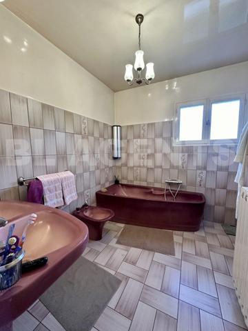 Maison - 10 piéces -6 chambres - Garage - Jardin