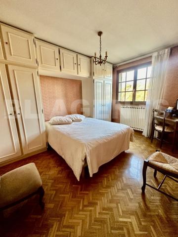 Maison - 10 piéces -6 chambres - Garage - Jardin