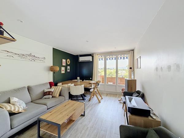Appartement
         4 pièces
        - 80 m² 239 900 € *