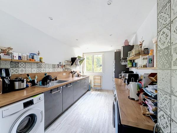 Appartement
         4 pièces
        - 80 m² 239 900 € *