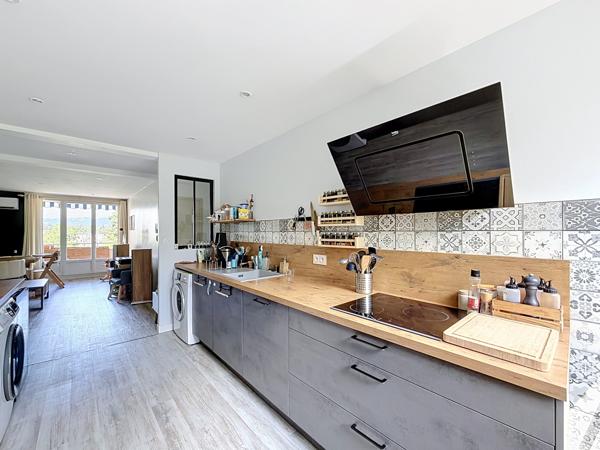 Appartement
         4 pièces
        - 80 m² 239 900 € *