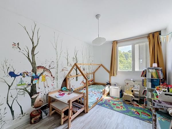 Appartement
         4 pièces
        - 80 m² 239 900 € *