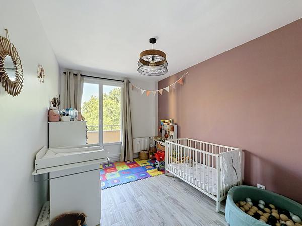 Appartement
         4 pièces
        - 80 m² 239 900 € *