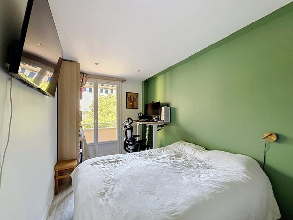 Appartement
         4 pièces
        - 80 m² 239 900 € *