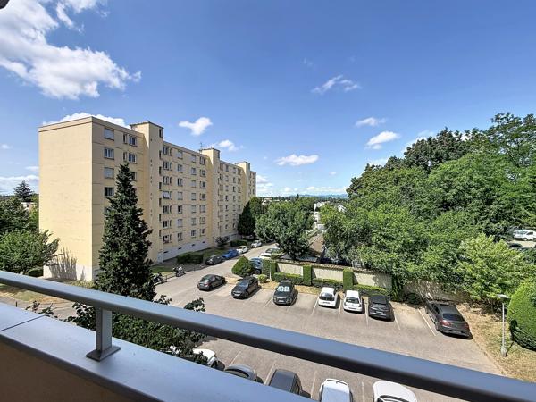 Appartement
         4 pièces
        - 80 m² 239 900 € *