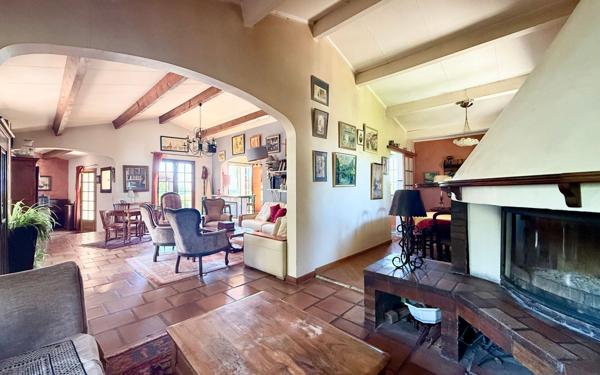 Maison à vendre    4 pièces •  Vauvert