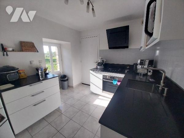 EN EXCLUSIVITÉ à Andouillé (53), maison en pierres.