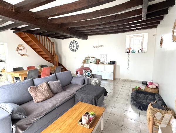 EN EXCLUSIVITÉ à Andouillé (53), maison en pierres.