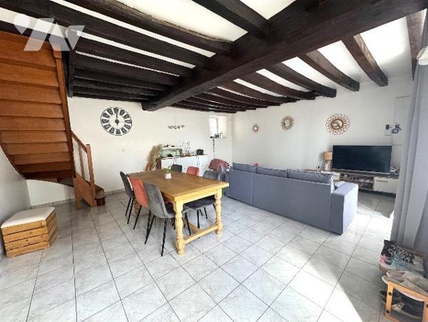 EN EXCLUSIVITÉ à Andouillé (53), maison en pierres.