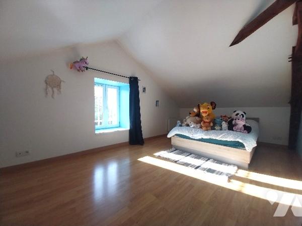 EN EXCLUSIVITÉ à Andouillé (53), maison en pierres.