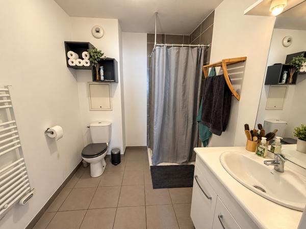 CRAPONNE – T2 DE 49 M² AU CŒUR DU CENTRE