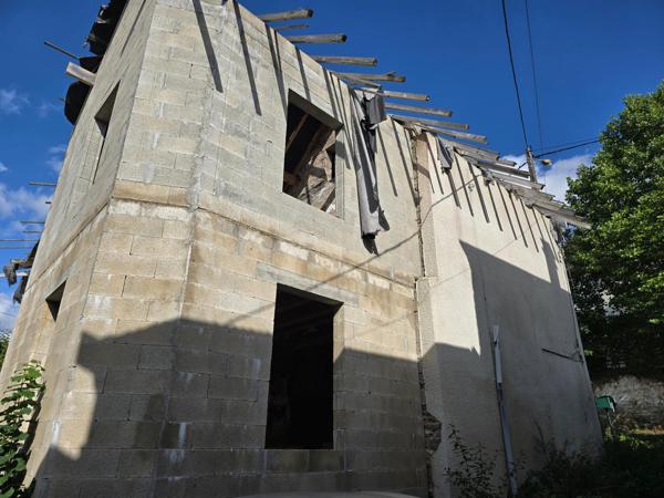 Maison indépendante à réhabilité avec garage et jardinet