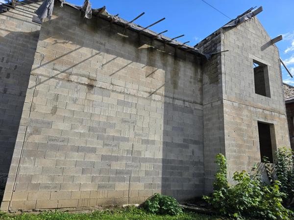 Maison indépendante à réhabilité avec garage et jardinet