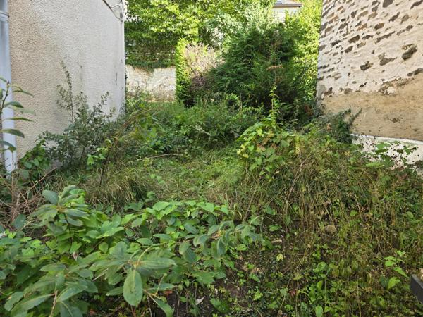 Maison indépendante à réhabilité avec garage et jardinet