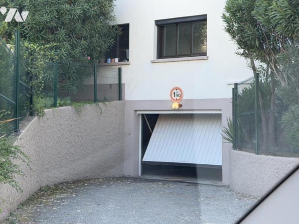 Parking en  sous sol fermé