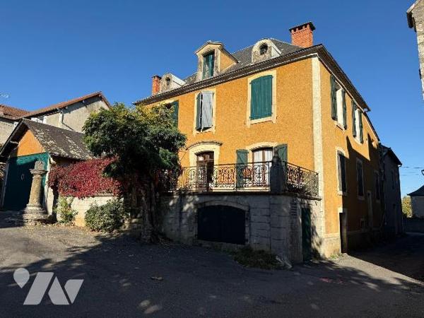 A VENDRE - A LIMOGNE-EN-QUERCY (46260 - LOT) - Maison de maître située en plein centre du villa...