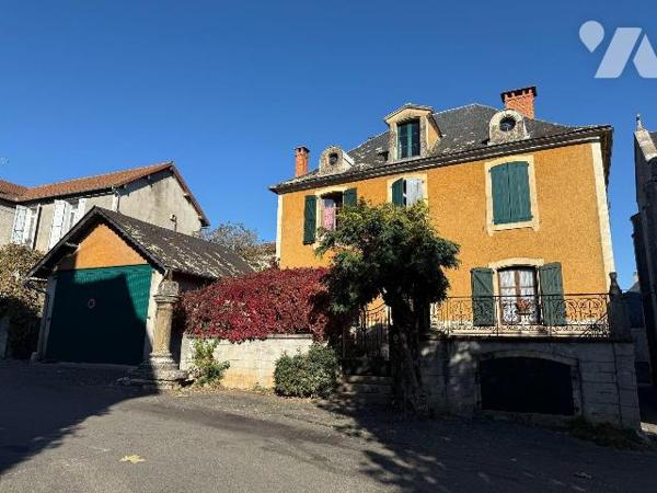 A VENDRE - A LIMOGNE-EN-QUERCY (46260 - LOT) - Maison de maître située en plein centre du villa...