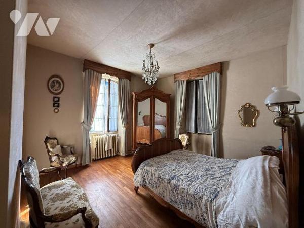 A VENDRE - A LIMOGNE-EN-QUERCY (46260 - LOT) - Maison de maître située en plein centre du villa...