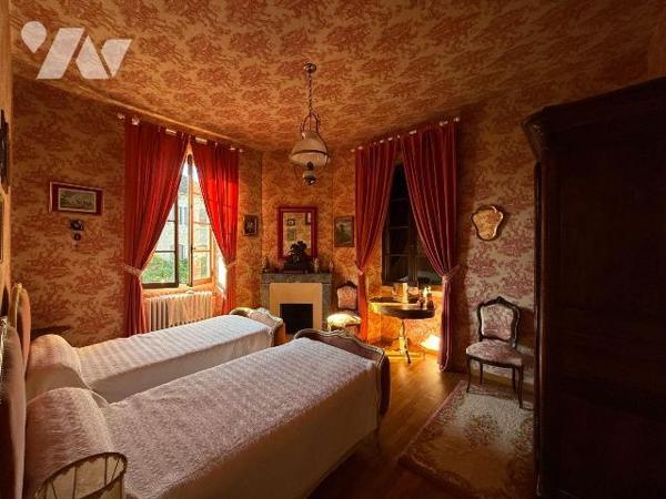 A VENDRE - A LIMOGNE-EN-QUERCY (46260 - LOT) - Maison de maître située en plein centre du villa...