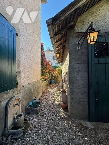 A VENDRE - A LIMOGNE-EN-QUERCY (46260 - LOT) - Maison de maître située en plein centre du villa...