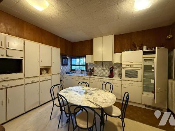 A VENDRE - A LIMOGNE-EN-QUERCY (46260 - LOT) - Maison de maître située en plein centre du villa...