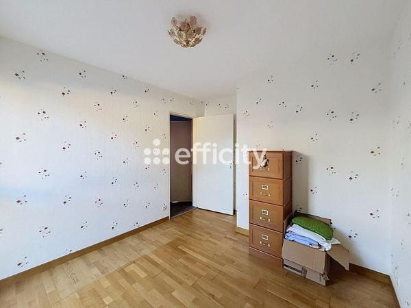 Appartement
         3 pièces
        - 69 m² 223 000 € *