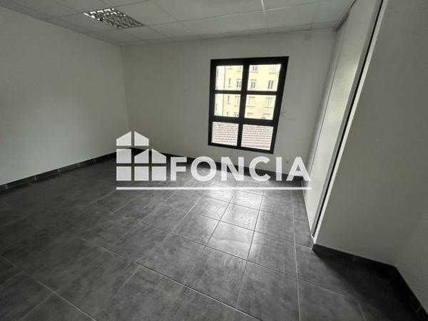 Location Local commercial 5 pièces 135 m² - 31 RUE DE LA CONVENTION Vienne 38200