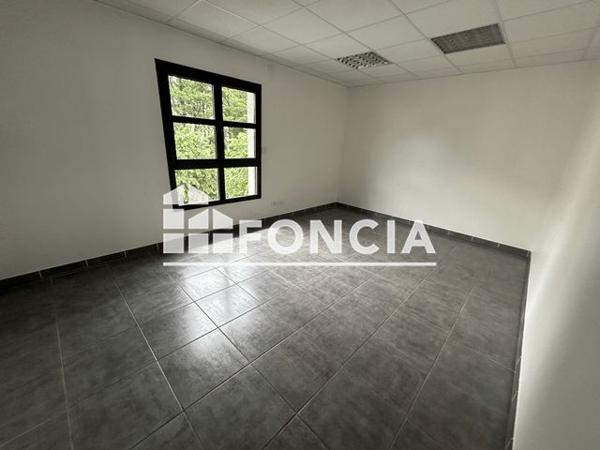 Location Local commercial 5 pièces 135 m² - 31 RUE DE LA CONVENTION Vienne 38200