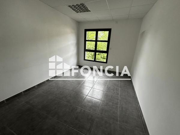 Location Local commercial 5 pièces 135 m² - 31 RUE DE LA CONVENTION Vienne 38200