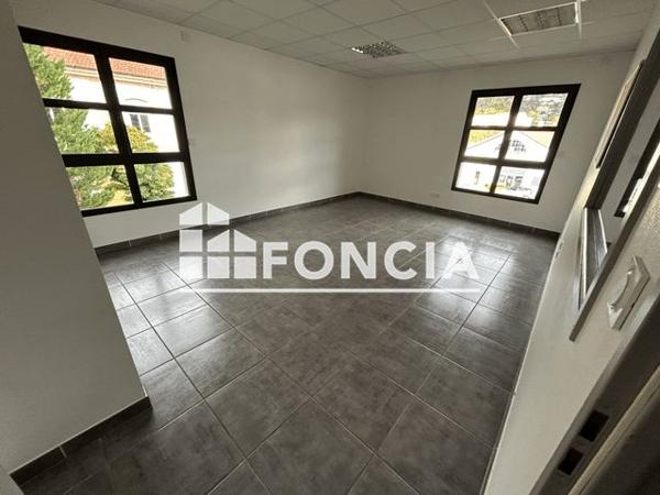 Location Local commercial 5 pièces 135 m² - 31 RUE DE LA CONVENTION Vienne 38200