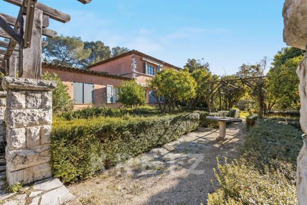 Propriété 12 pièces MOUANS SARTOUX