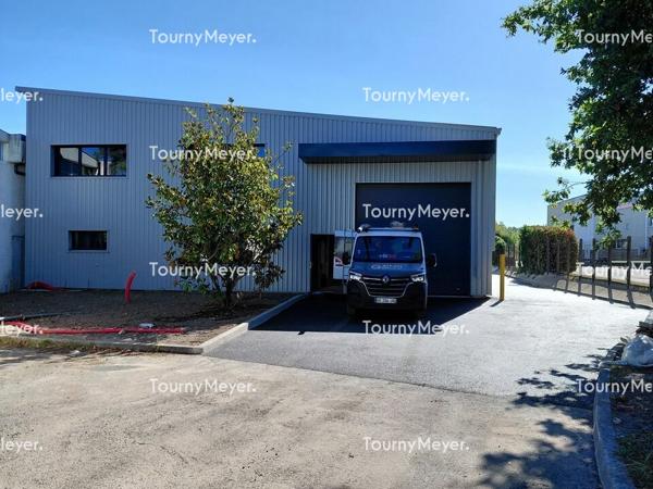 A LOUER BÂTIMENT D'ACTIVITES DE 627 M²-TERRAIN PRIVATIF