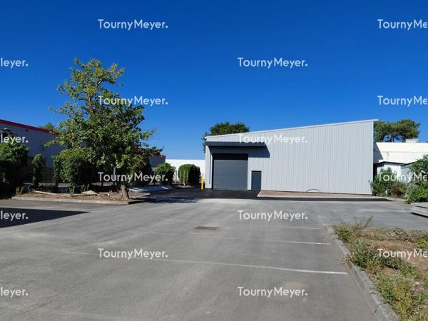 A LOUER BÂTIMENT D'ACTIVITES DE 627 M²-TERRAIN PRIVATIF