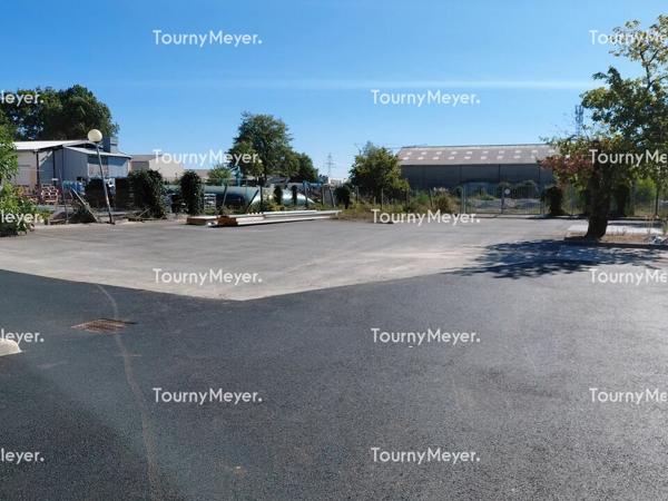 A LOUER BÂTIMENT D'ACTIVITES DE 627 M²-TERRAIN PRIVATIF