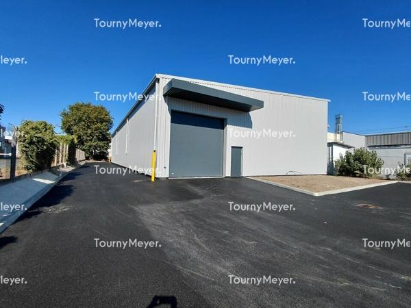 A LOUER BÂTIMENT D'ACTIVITES DE 627 M²-TERRAIN PRIVATIF