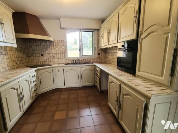 PIERRELATTE, Maison + Dépendance.