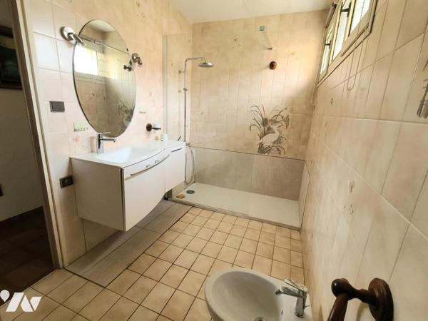 PIERRELATTE, Maison + Dépendance.