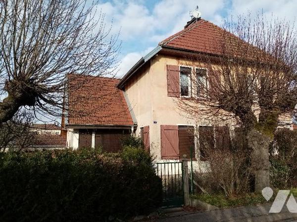 Maison mitoyenne un côté , 75 m² avec jardin (418 m²) et dépendance