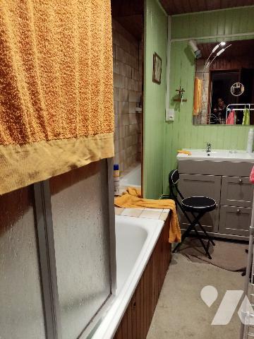 Maison mitoyenne un côté , 75 m² avec jardin (418 m²) et dépendance