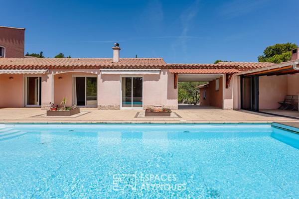 Villa avec piscine, vue panoramique et jardin paysagé à Narbonne