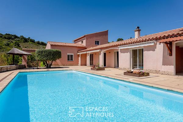 Villa avec piscine, vue panoramique et jardin paysagé à Narbonne
