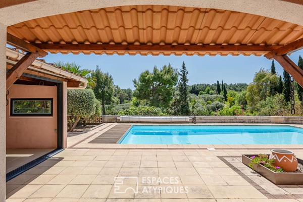 Villa avec piscine, vue panoramique et jardin paysagé à Narbonne