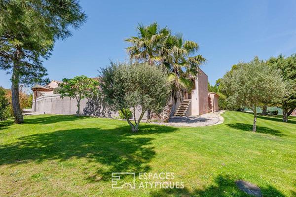 Villa avec piscine, vue panoramique et jardin paysagé à Narbonne