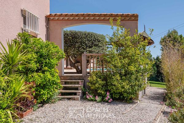 Villa avec piscine, vue panoramique et jardin paysagé à Narbonne