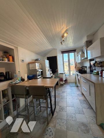 Appartement rénové à vendre - Aix-les-Bains (73100), Savoie

Situé à Aix-les-Bains, cet appar...