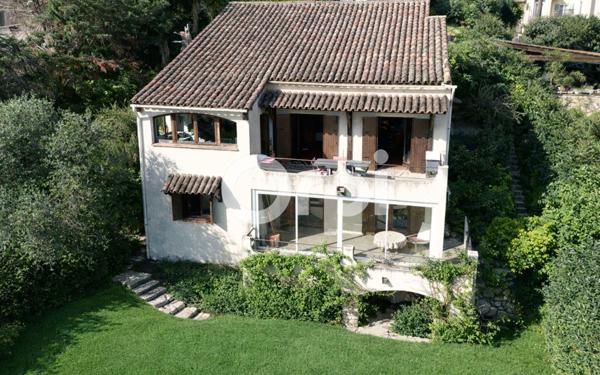 Maison à vendre    5 pièces • 175,98 m2 Mandelieu-la-Napoule