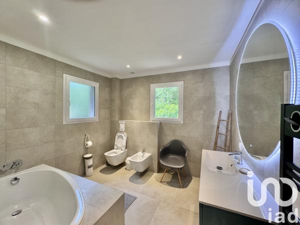 Maison à vendre 6 pièces 240 m² Nans-les-Pins