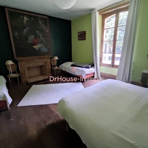 Château à vendre 9 pièces de 300 m²